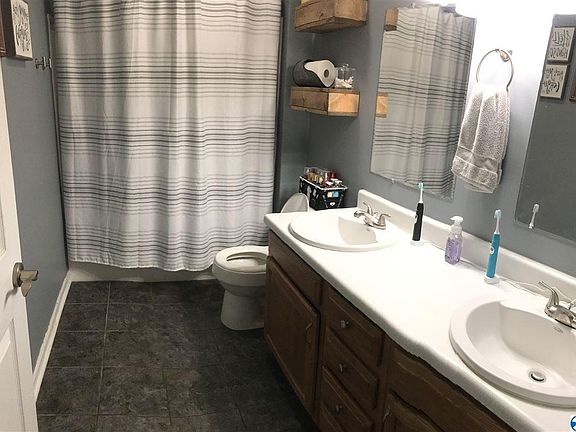 5th image of 300 Cottonwood Cir