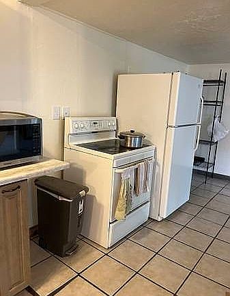 3rd image of 729 Holmes St