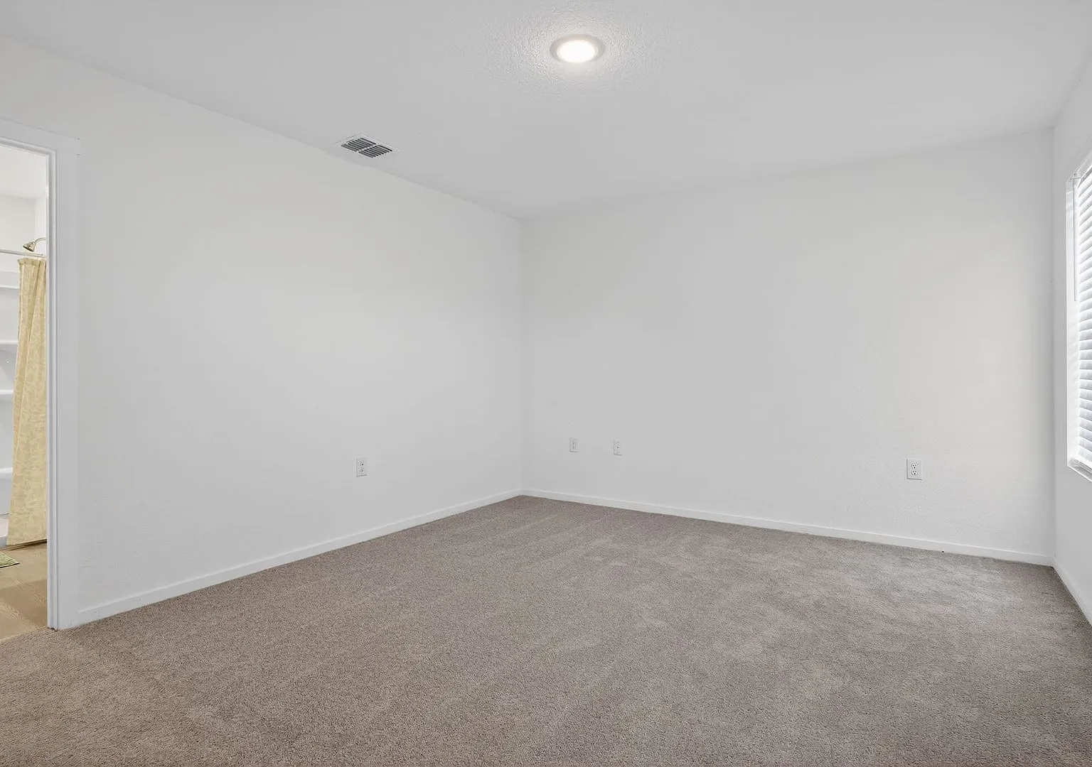 Private Master Suite for Rent 5 Minutes from Texas A&MSan Antonio! — Photo 2
