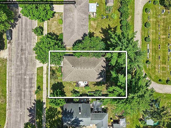 4th image of 730 Meadow Ln