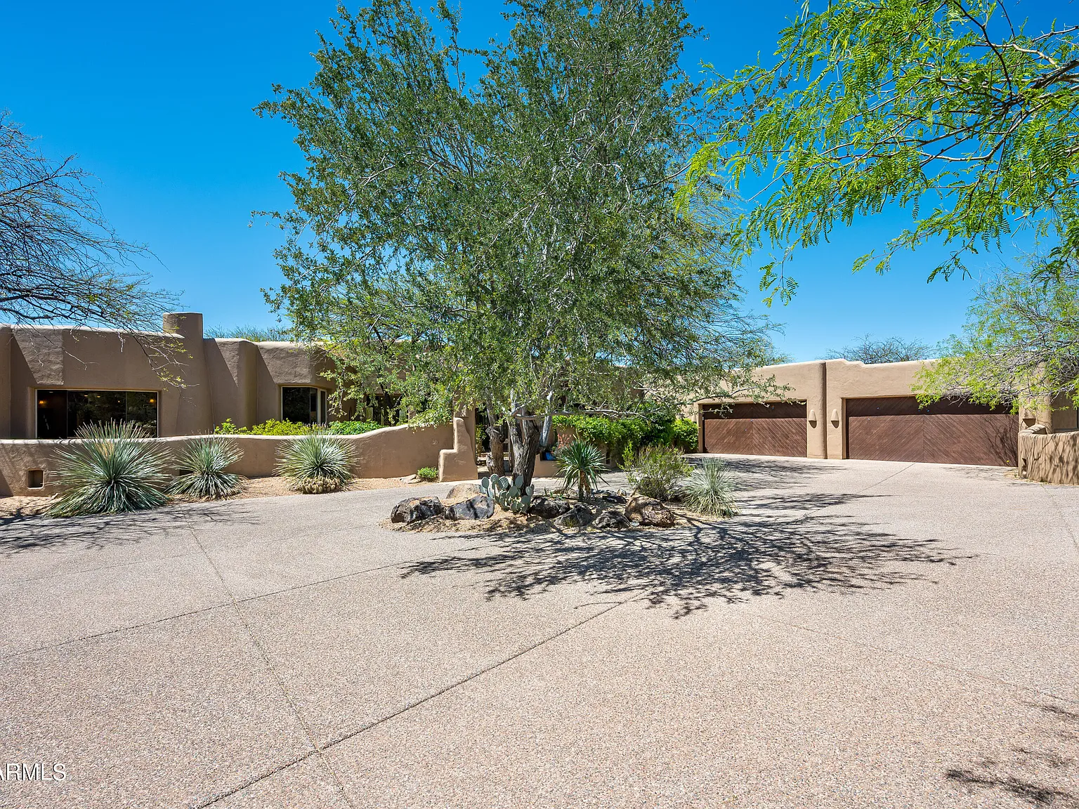 4 bed, 4.5 bath, 5041 sqft, $10,000 — Photo 3