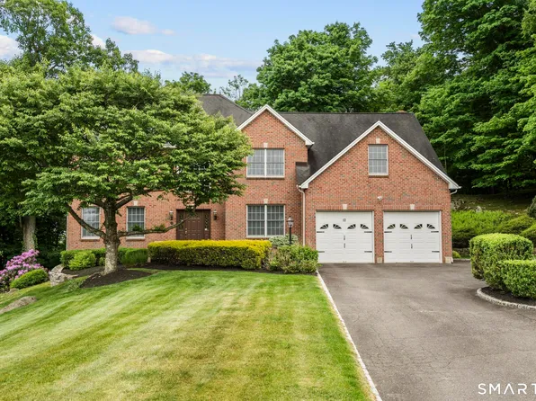 12 Logans Way, Danbury, CT 06811