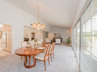 22449 Oxnard St, Woodland Hills, CA 91367