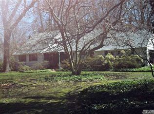 18 Bunkerhill Dr, Huntington, NY 11743