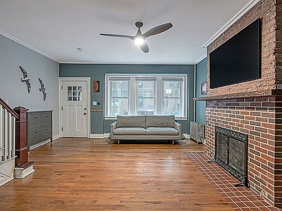 2nd image of 21 E 18th St