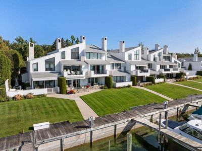 526 E Bay St, Harbor Springs, MI, 49740