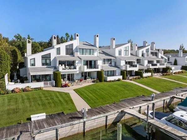 526 E Bay St, Harbor Springs, MI 49740