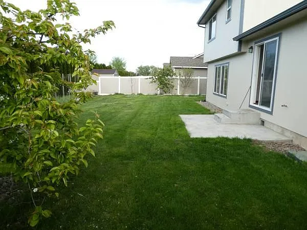 3 bed, 2.5 bath, 1877 sqft, $2,275 — Photo 3