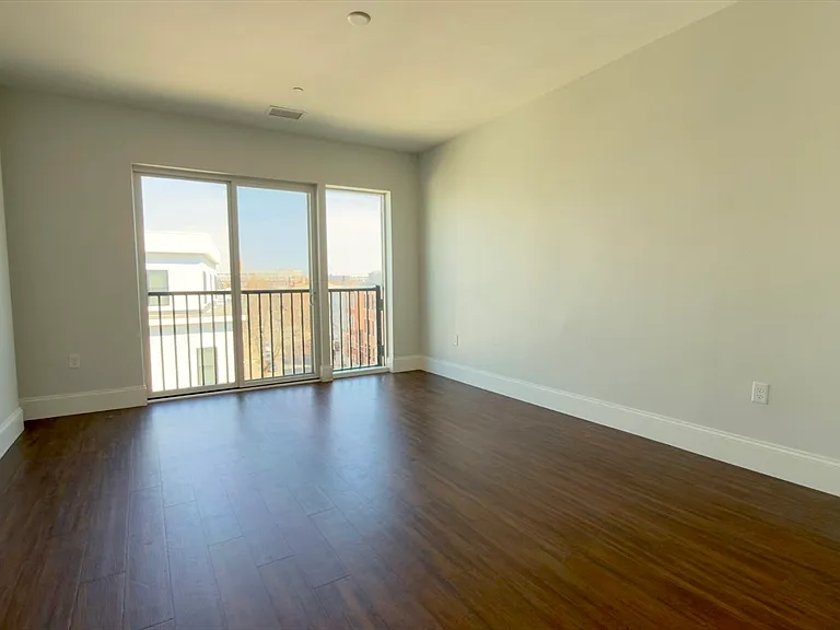 205 Maverick St #412 — Photo 6
