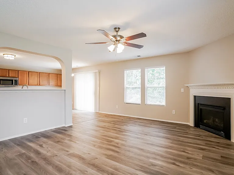 1024 Mailwood Dr — Photo 5