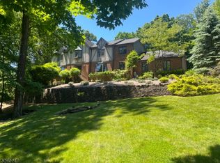 15 Vista Trl, Wayne, NJ 07470