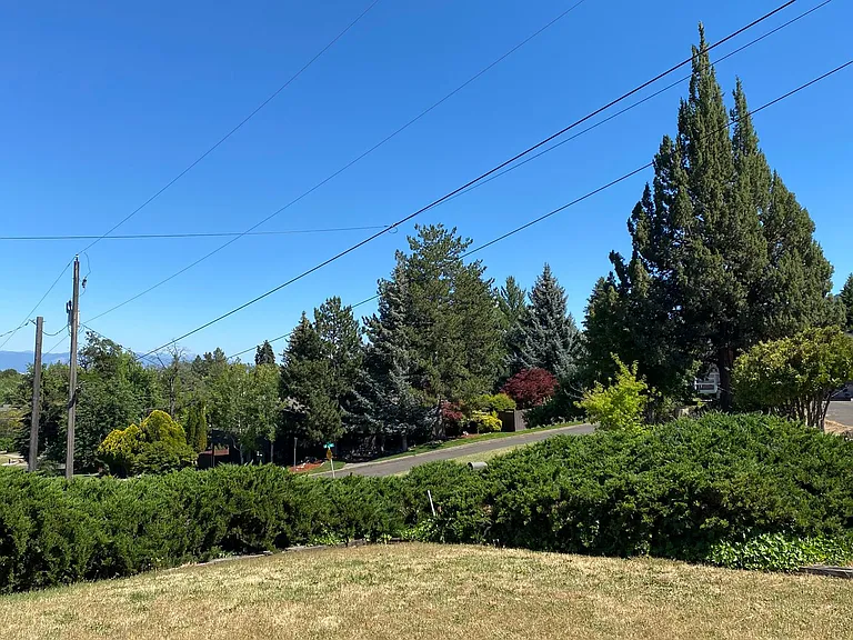 403 Highway 405b Ave — Photo 17