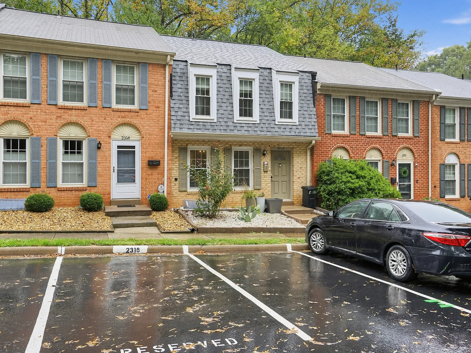 3 bed, 2.5 bath, 1400 sqft, $2,900 — Photo 3