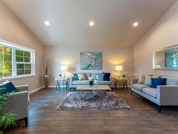 4th image of 1753 Cabrillo Ave