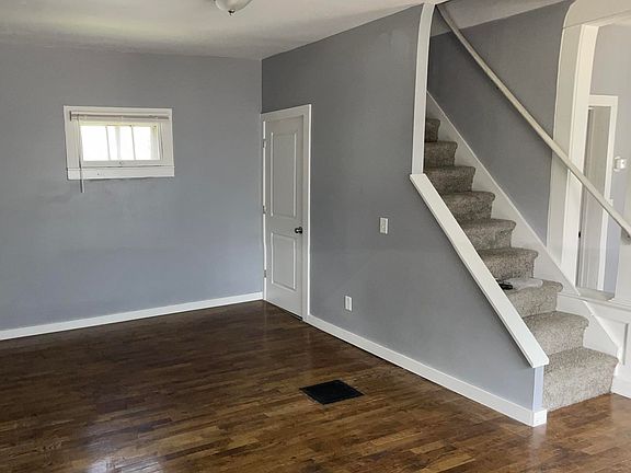 5th image of 358 Hogadone Ave SW