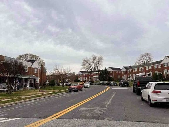 Exterior Neighborhood (street photo)