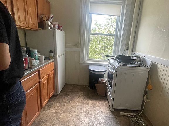 5th image of 75 Chester St APT 9
