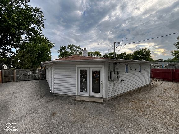 5th image of 4010 Moline Dr