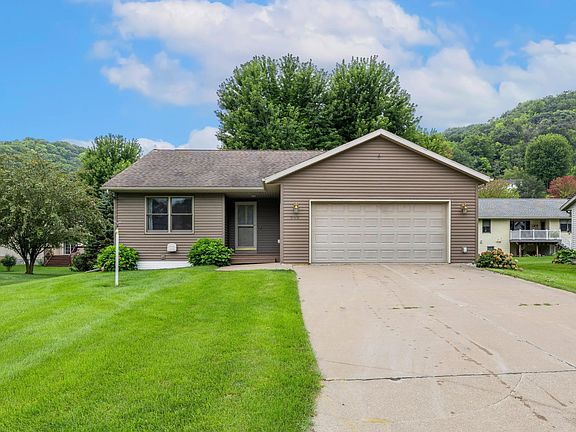 2nd image of 909 Jonathan Ln