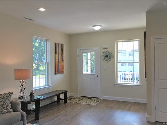 3rd image of 33 Vista Dr