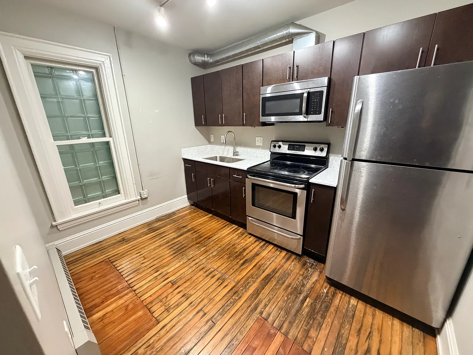 2 bed, 1100 sqft, $1,100 — Photo 4