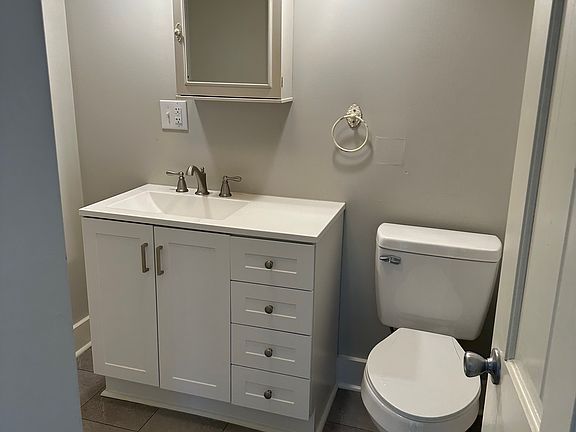 3rd image of 637 Cherry St