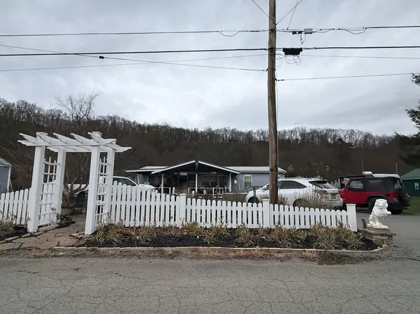 513 5th St, Darlington, PA 16115