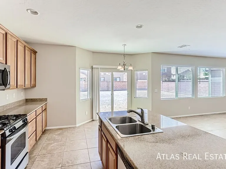 1009 Barron Creek Ave — Photo 7