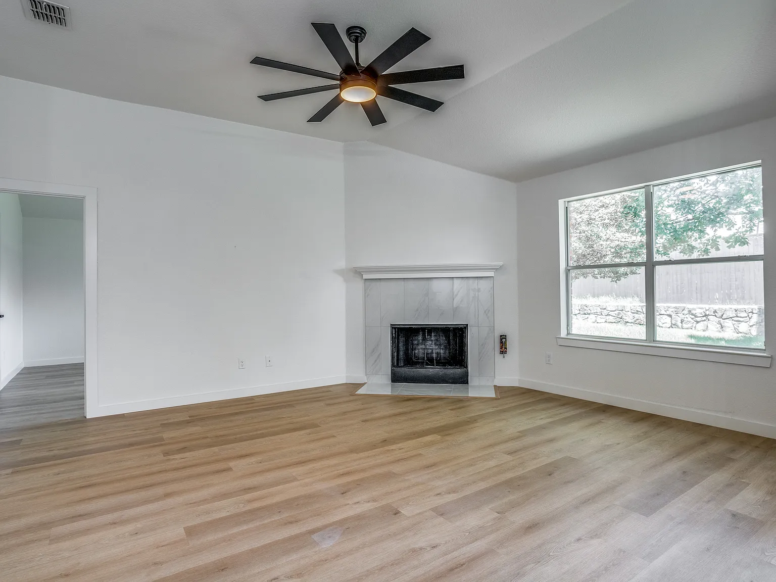 4 bed, 1980 sqft, $2,375 — Photo 4