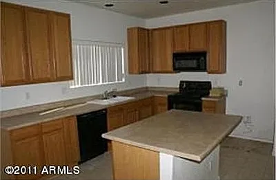 25758 W Nancy Ln — Photo 3
