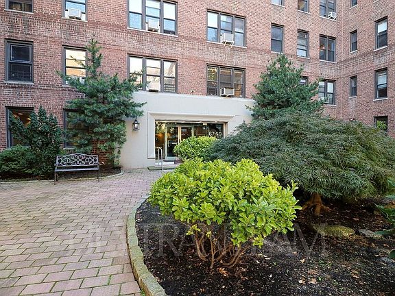 3rd image of 67-40 Yellowstone Blvd #1D