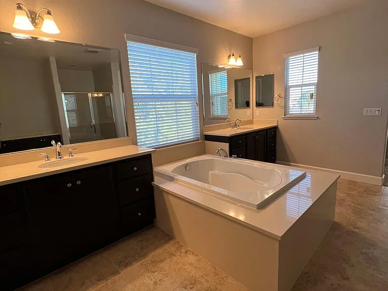 379 W Beckman Ct — Photo 27