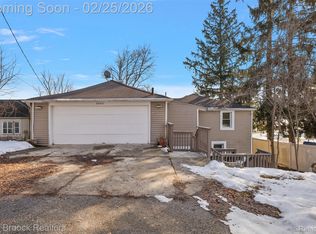 2940 Steeple Hill Rd, White Lake, MI 48383