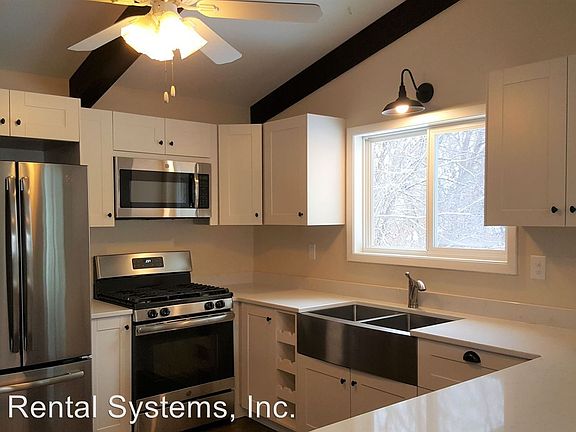 3rd image of 300 Greenhill Ln