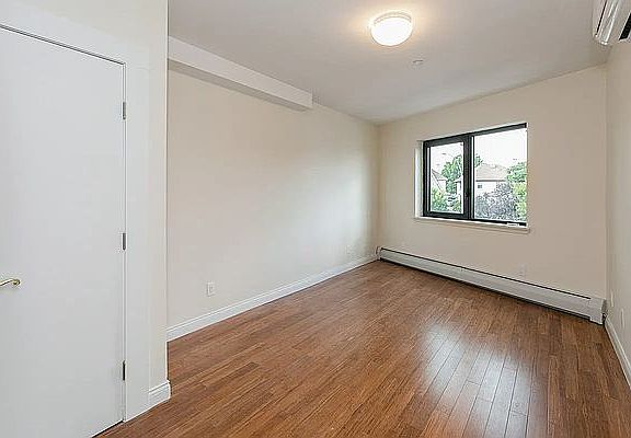4th image of 106-14 Astoria Blvd #3