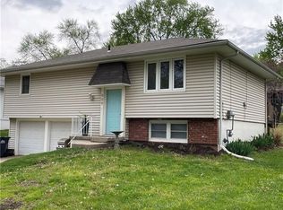 509 NE Summit Dr, Blue Springs, MO 64014