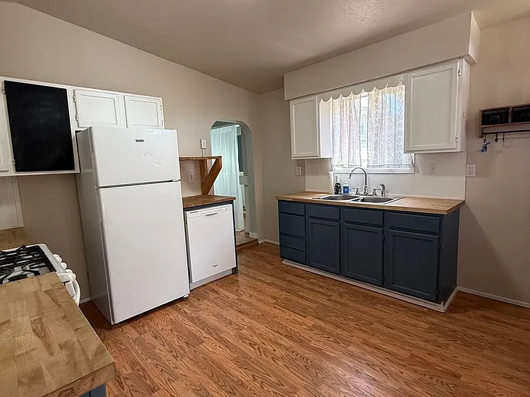 1005 W Park St — Photo 4