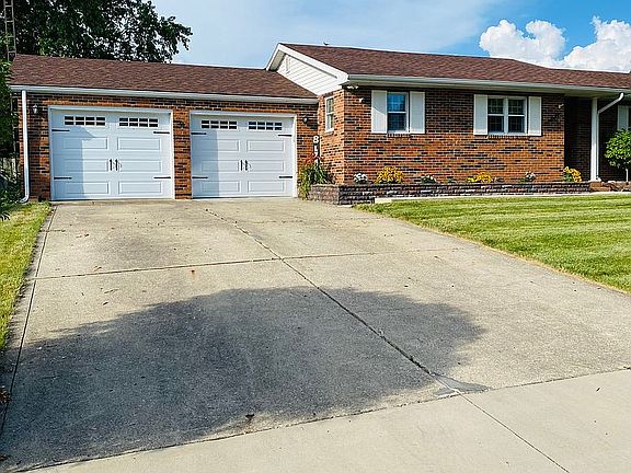 4th image of 8 Lynette Dr