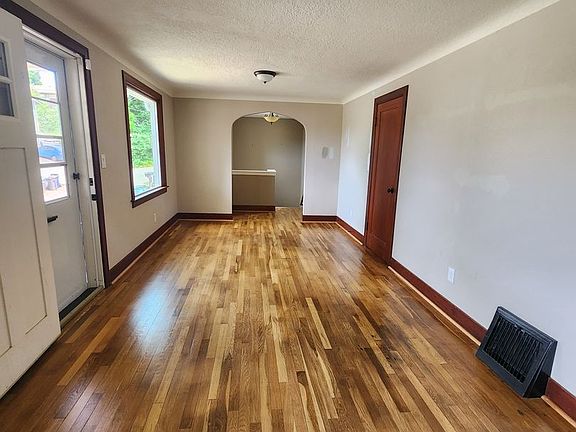 3rd image of 3625 W F St