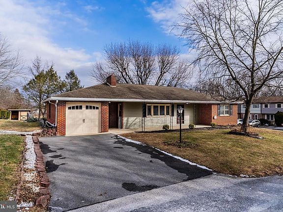 3rd image of 1913 Maplewood Dr