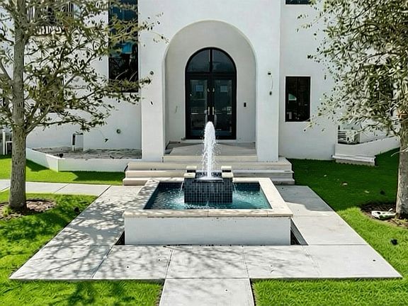 4th image of 298 NE 8th Street