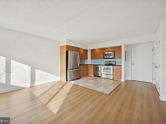 2nd image of 200 Lombard St #820