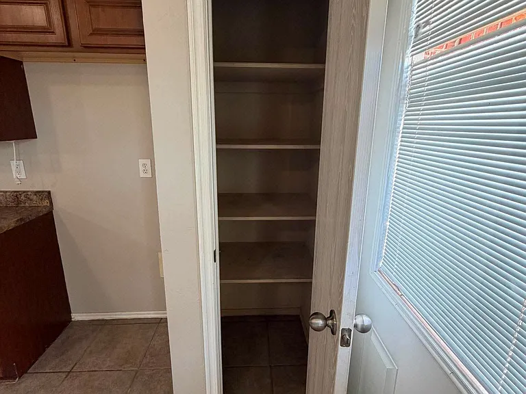 524 E Juniper Ln — Photo 6