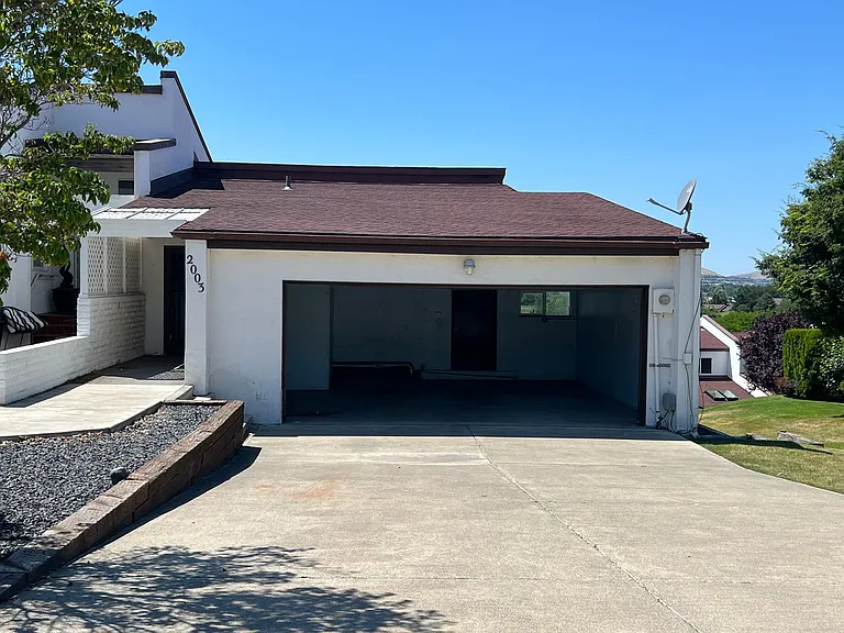 2003 Meadows Dr N — Photo 15