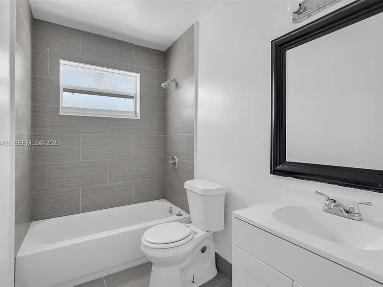 632 SW 16th Ave #D — Photo 6