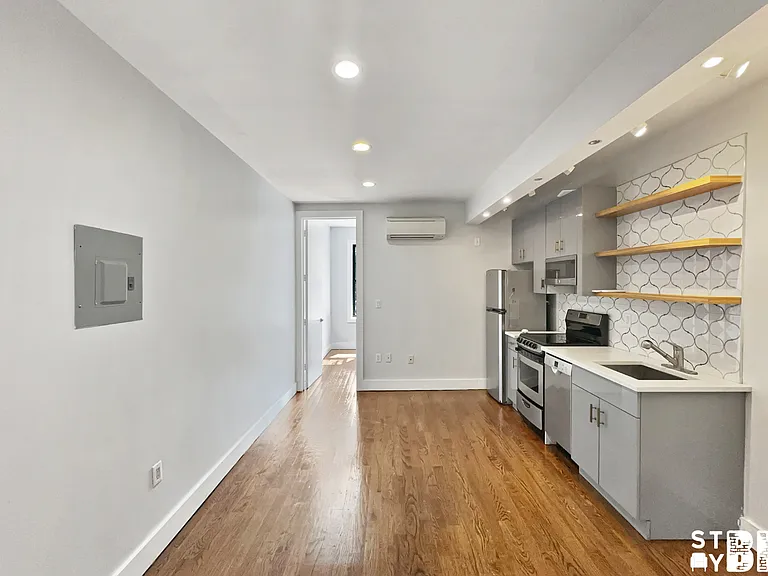 417 Throop Ave #2B — Photo 4