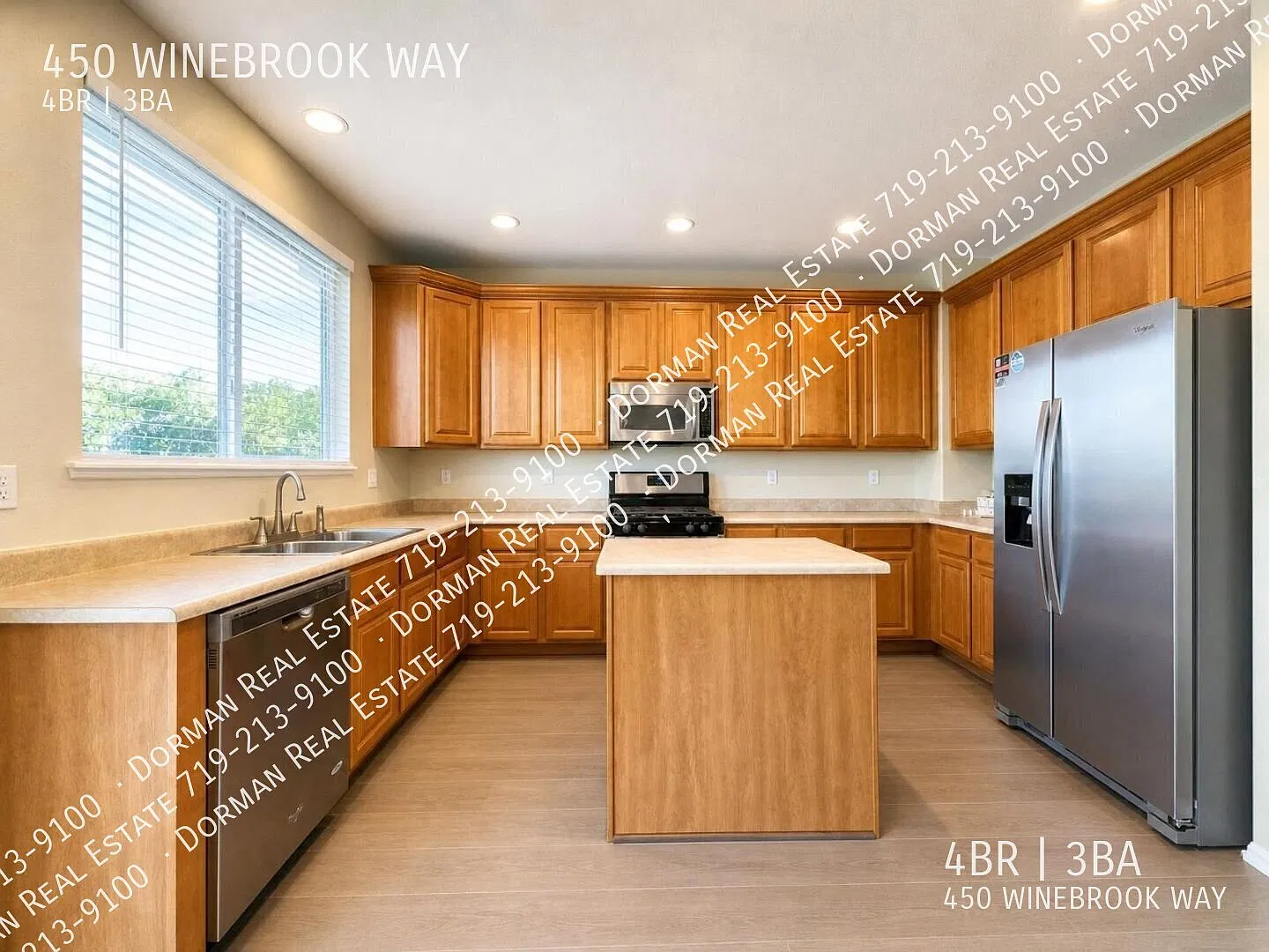 Stylish 4 Bedroom Home With Modern Appeal Near Ft Carson — Photo 3
