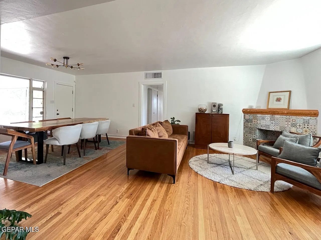 3 bed, 2.0 bath, 1939 sqft, $2,800 — Photo 3