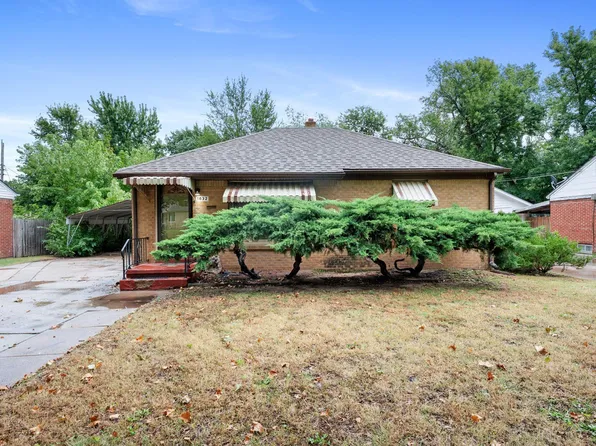 1832 S Old Manor Rd, Wichita, KS 67218