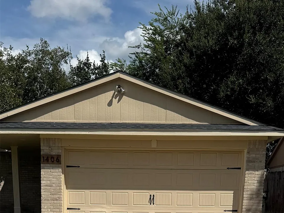1406 Ashwood Dr